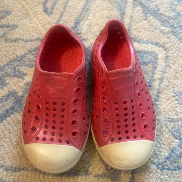 Native Kids Shoes pink! Size 7T - Picture 1 of 5